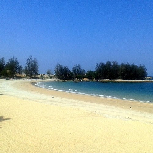 Pantai Teluk Kalong